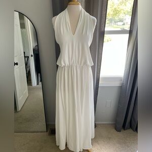 Elegant White Sleeveless Dress